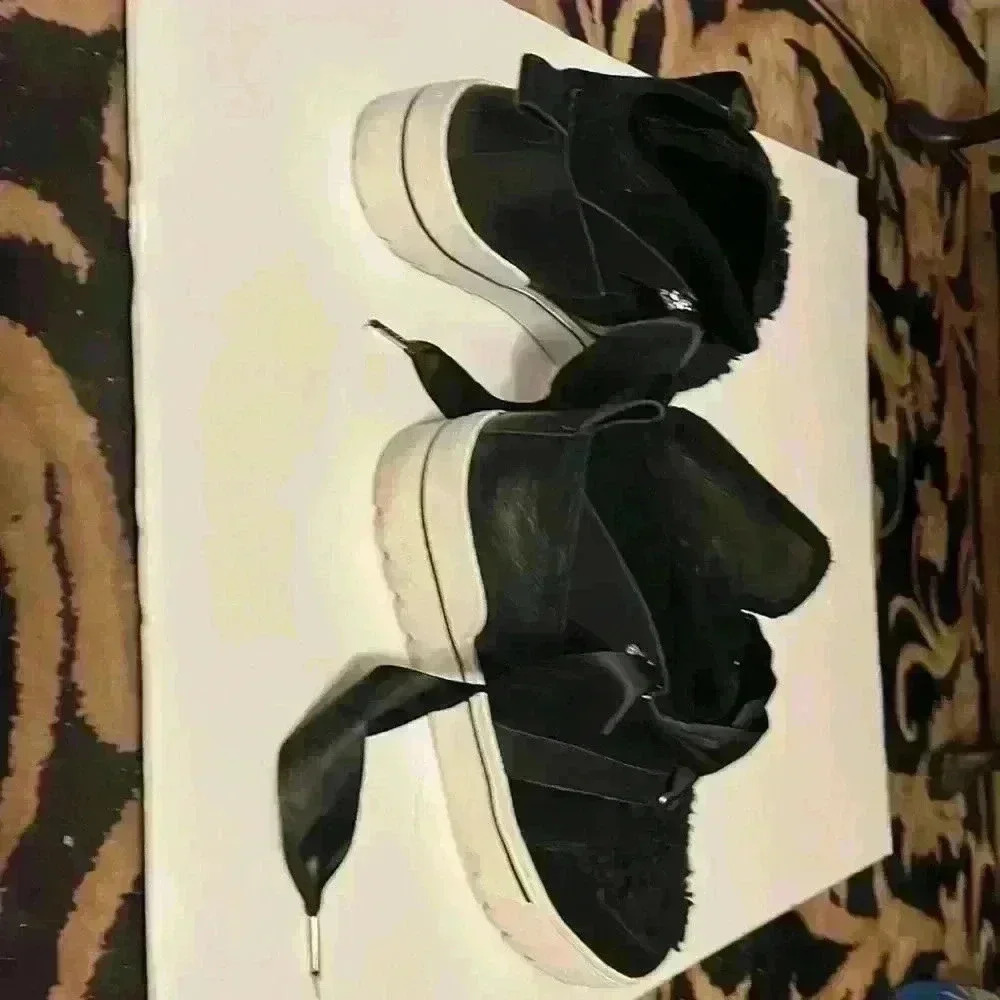 J/Slides black faux fur, size 10 - Picture 5 of 5